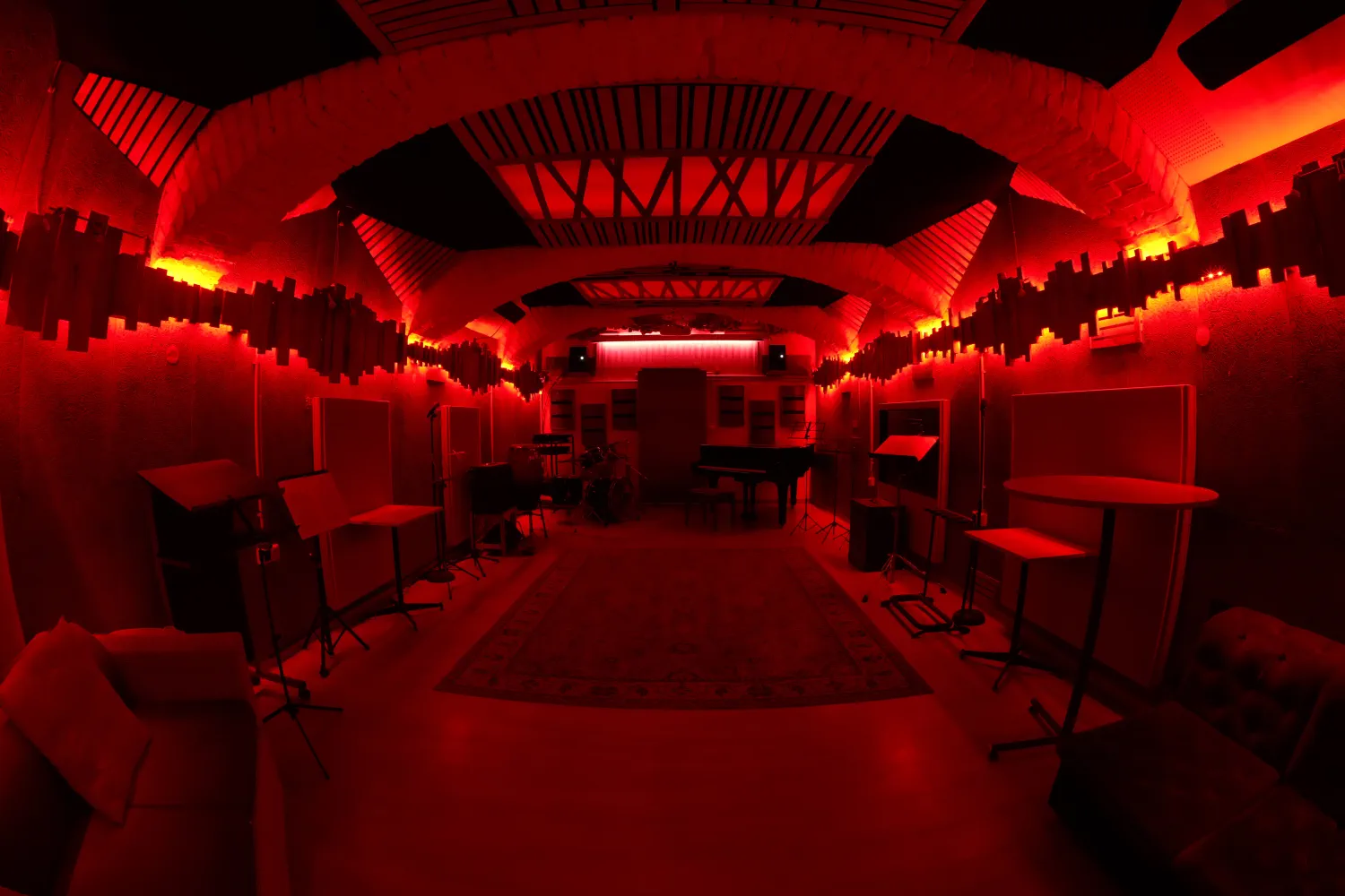 Live-Room Light-Setting Photo